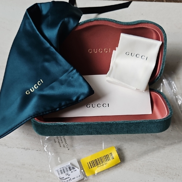 NWT Gucci GG Marmont Logo Black and Burgundy Sunglasses W/Case - Picture 6 of 7